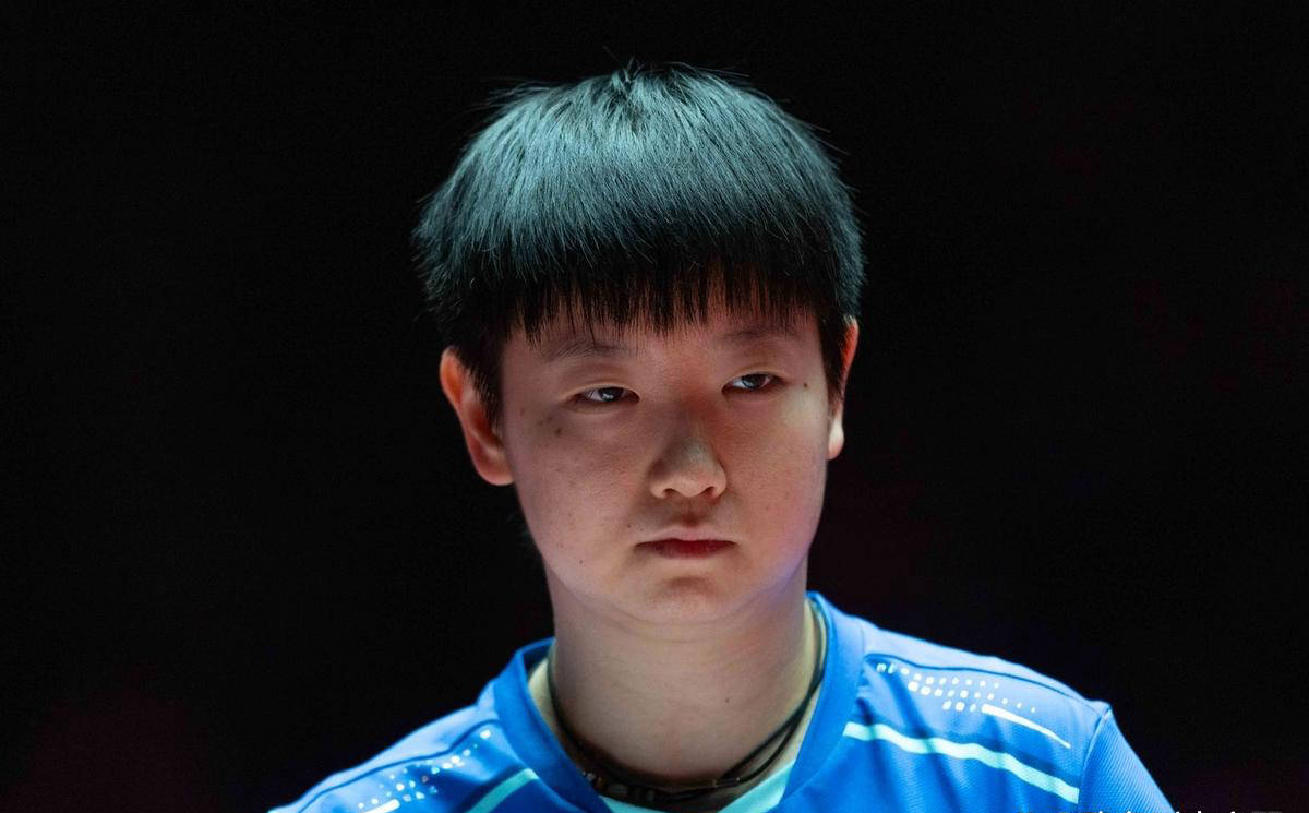 九游游戏中心-孙颖莎在比赛中受伤退赛，中国女排主帅表示担忧