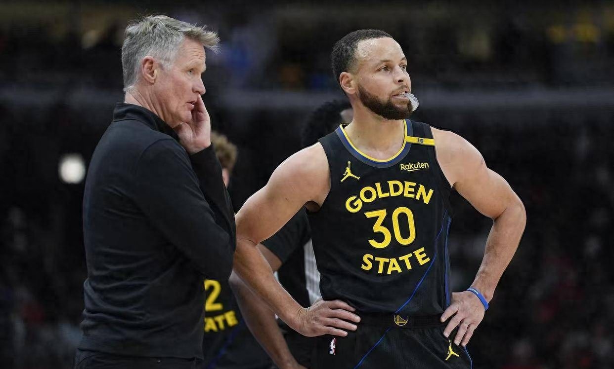 ios版下载-库里回归首秀大放异彩，湖人主场球迷高呼名字