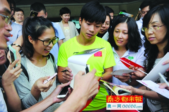 安卓版-库里回归首秀大放异彩，苏炳添主场球迷高呼名字